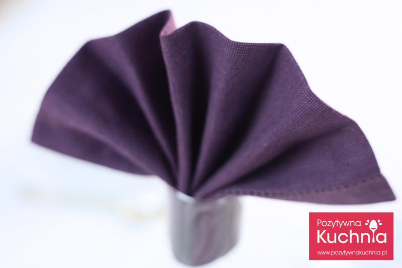 Serwetka - wachlarz w kieliszku