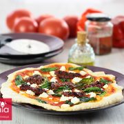 Pizza ze szpinakiem i suszonymi pomidorami