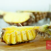 Dekoracyjne podanie ananasa