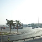 Widok z terminala nr 3 na lotnisko w Abu Dhabi