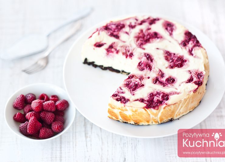 Sernik z musem malinowym