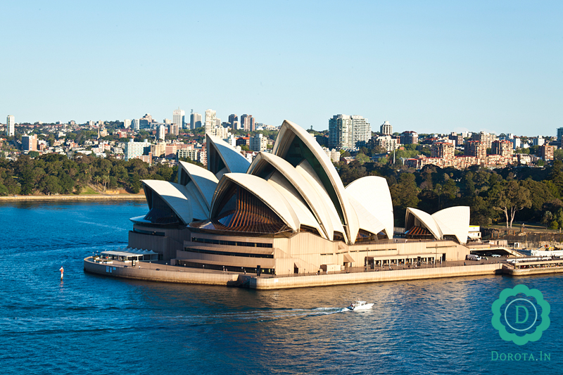 Opera w Sydney - widok z mostu Harbour Bridge