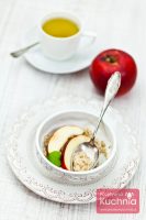 Owsianka z miodem, mlekiem i jabłkiem