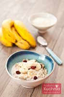 Owsianka z bananem i wiórkami kokosowymi