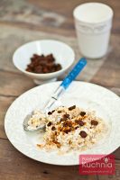 Owsianka z rodzynkami i cynamonem