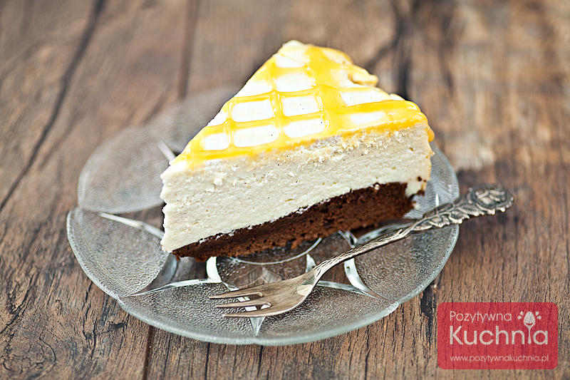 Sernik na spodzie brownie