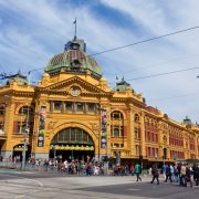 Dworzec kolejowy w Melbourne przy Flinders Street