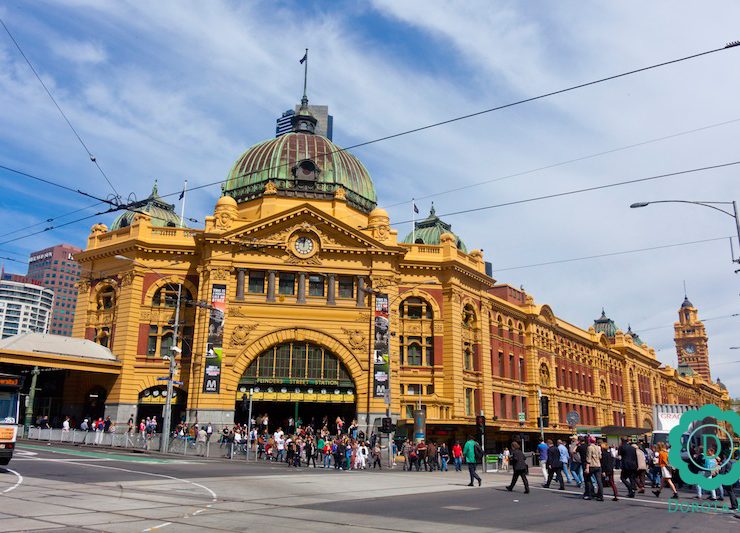 Dworzec kolejowy w Melbourne przy Flinders Street