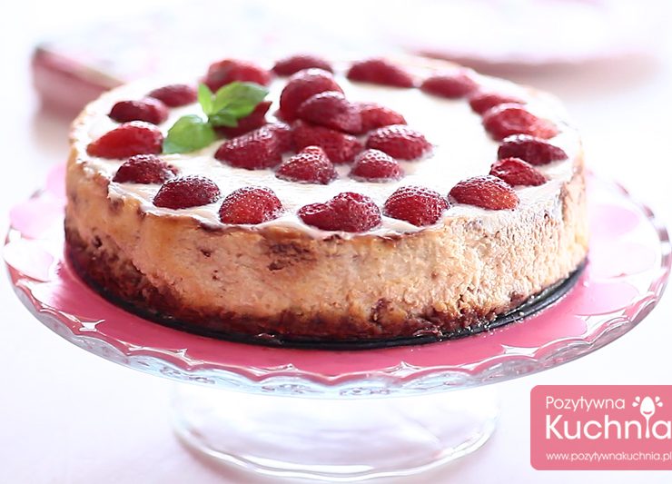 Sernik z truskawkami