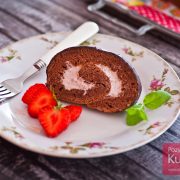 Rolada z truskawkami