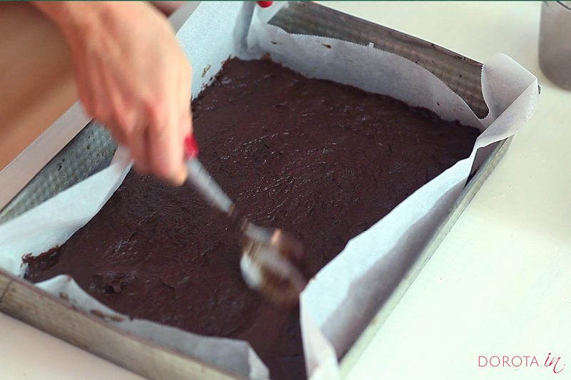 Ciasto snickers - przepis - krok 2