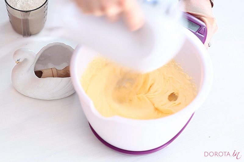 Przepis na biszkopt jasny - krok 1