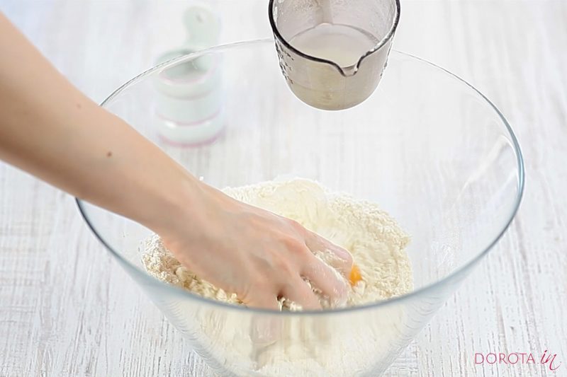 Elastyczne ciasto na pierogi - krok 4