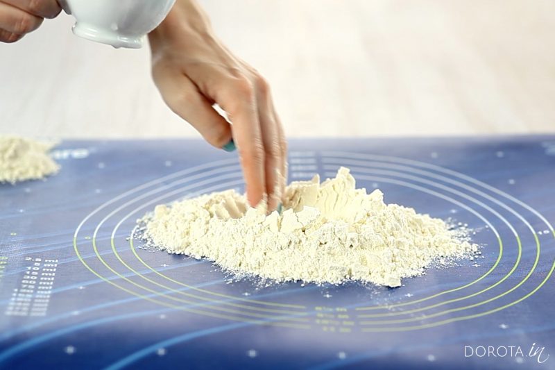 Klasyczne ciasto na pierogi - krok 1
