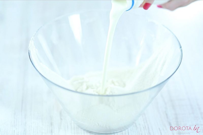 Maślankowe ciasto na pierogi - krok 2