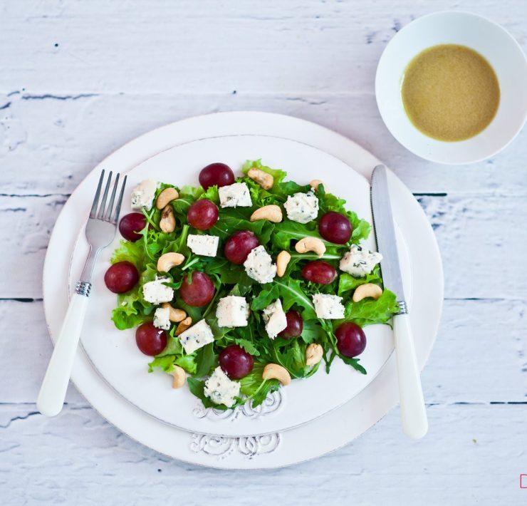 Sałatka z serem pleśniowym