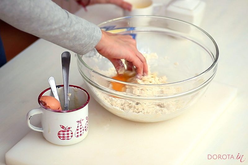 Ciasto półfrancuskie drożdżowe - przepis - krok 3