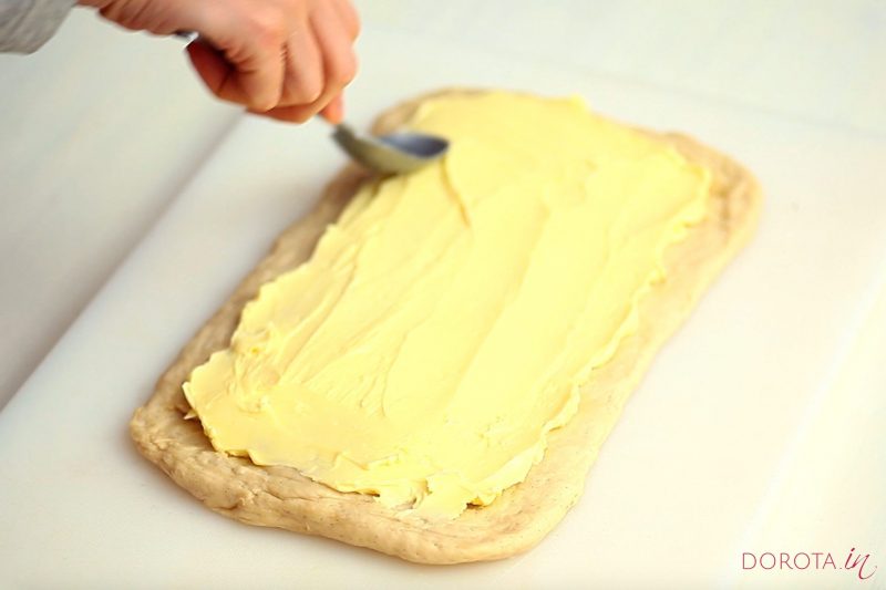 Ciasto półfrancuskie drożdżowe - przepis - krok 7