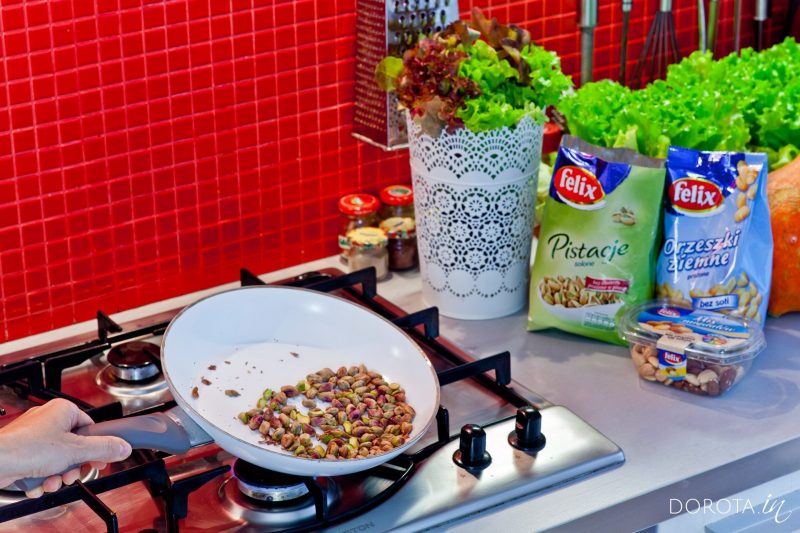 Sałatka z kurczakiem i pistacjami - przepis - krok 1
