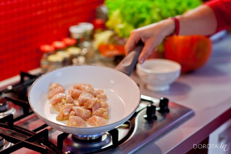 Sałatka z kurczakiem i pistacjami - przepis - krok 4