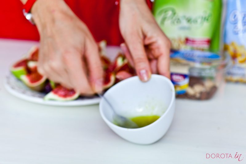 Sałatka z kurczakiem i pistacjami - przepis - krok 6