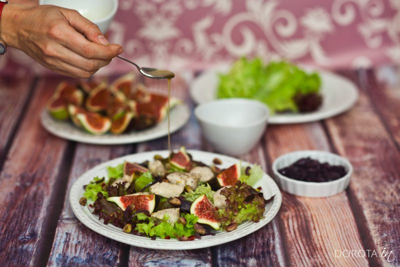 Sałatka z kurczakiem i pistacjami - przepis - krok 8