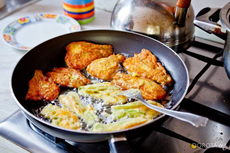 Smażone kwiaty dyni - przepis - krok 3