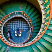 Piękne, okrągłe schody w jednej z wrocławskich kamienic