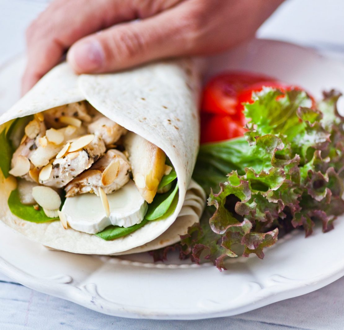 Wrapy z kurczakiem, szpinakiem i kozim serem