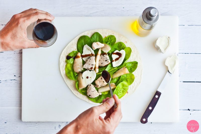 Wrapy z kurczakiem, szpinakiem i serem kozim - przepis - krok 9