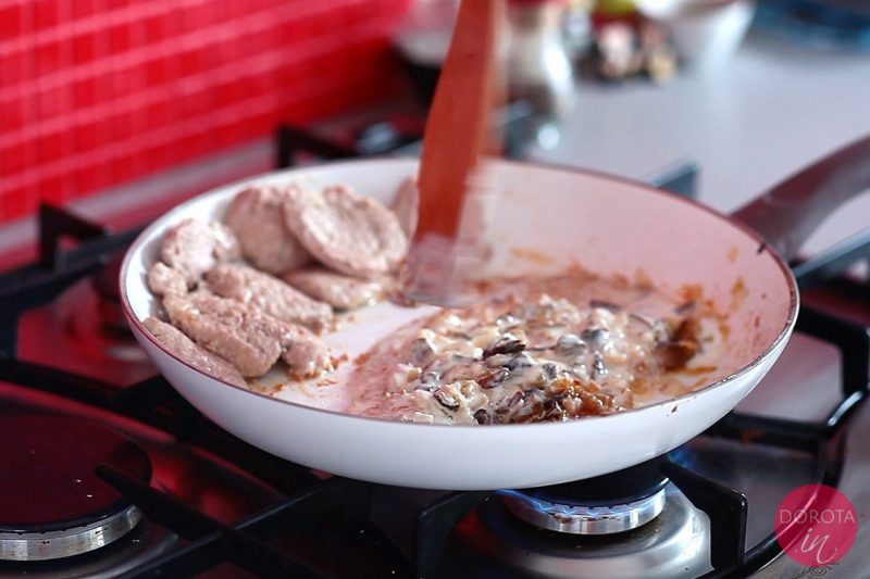 Polędwiczki z sosem grzybowym - przepis - krok 6