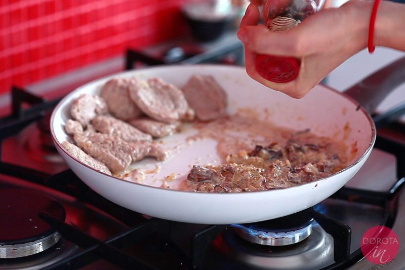 Polędwiczki z sosem grzybowym - przepis - krok 7