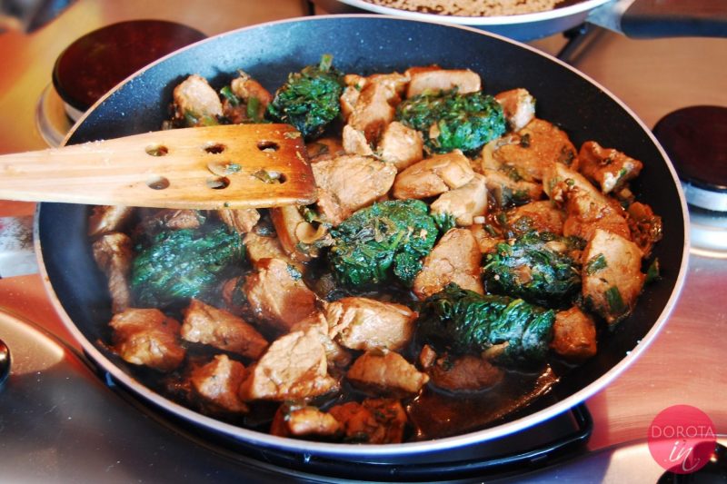 Wieprzowina ze szpinakiem - przepis - krok 2