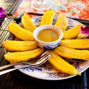 Smażony banan z miodem i mlekiem kokosowym