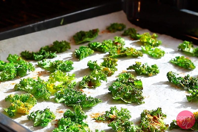 Chipsy z jarmużu - przepis - krok 4