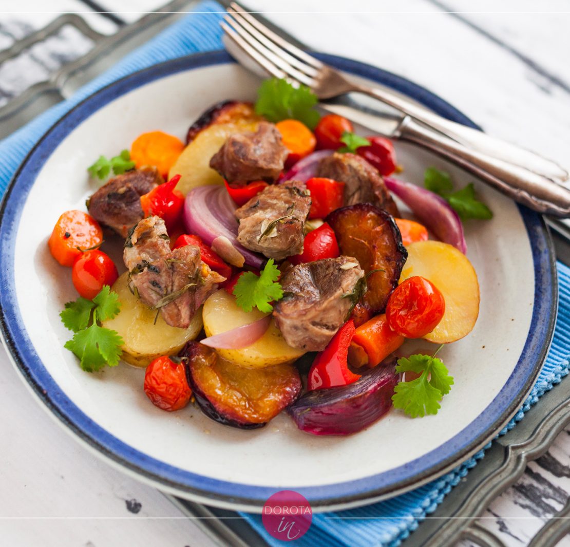 Jagnięcina pieczona ze śliwkami