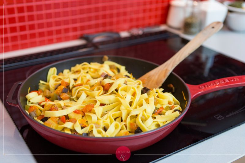 Makaron z warzywami - przepis - krok 6