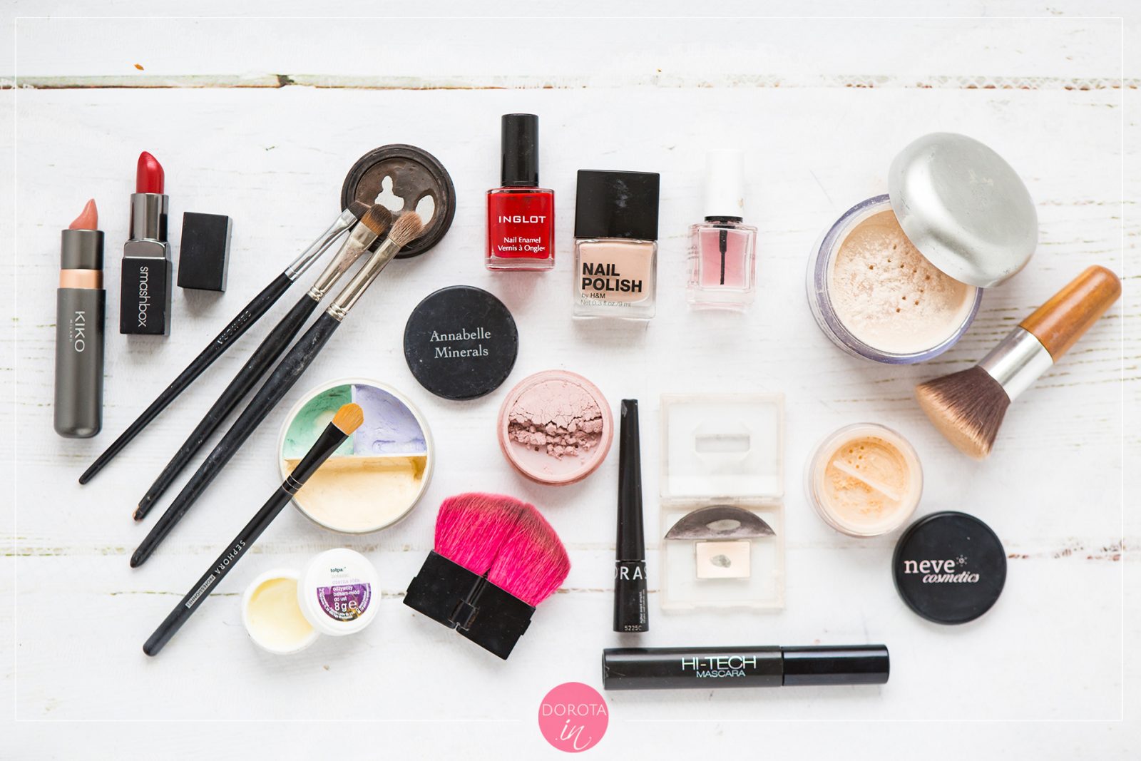 Kosmetyki minimalistki - zestaw do makijażu