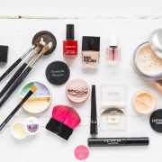 Kosmetyki minimalistki - zestaw do makijażu