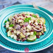 Sałatka z komosy ryżowej z granatem