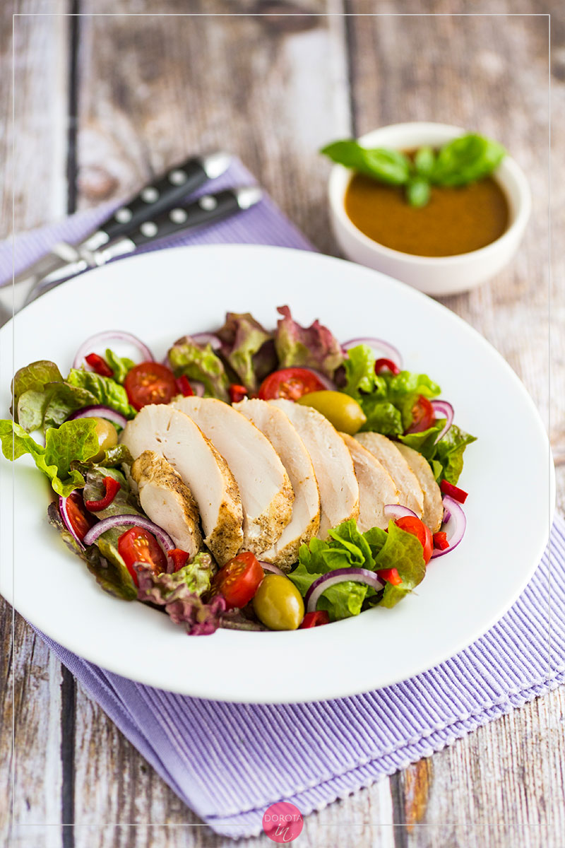 Sałatka z kurczaka z oliwkami