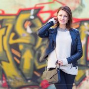 Sweter oversize - stylizacja z ramoneską