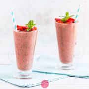 Koktajl z jarmużem i truskawkami