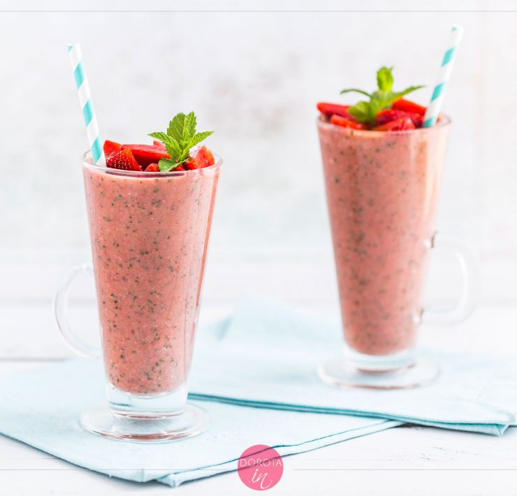 Koktajl z jarmużem i truskawkami