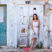 Zwiewna biała sukienka na lato - stylizacja