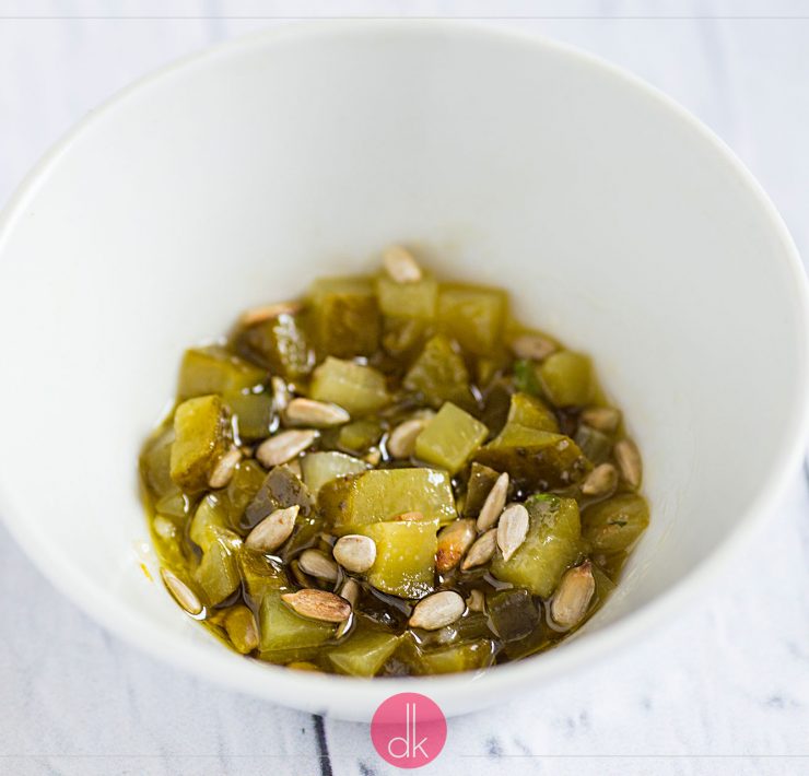 Sos z kiszonych ogórków