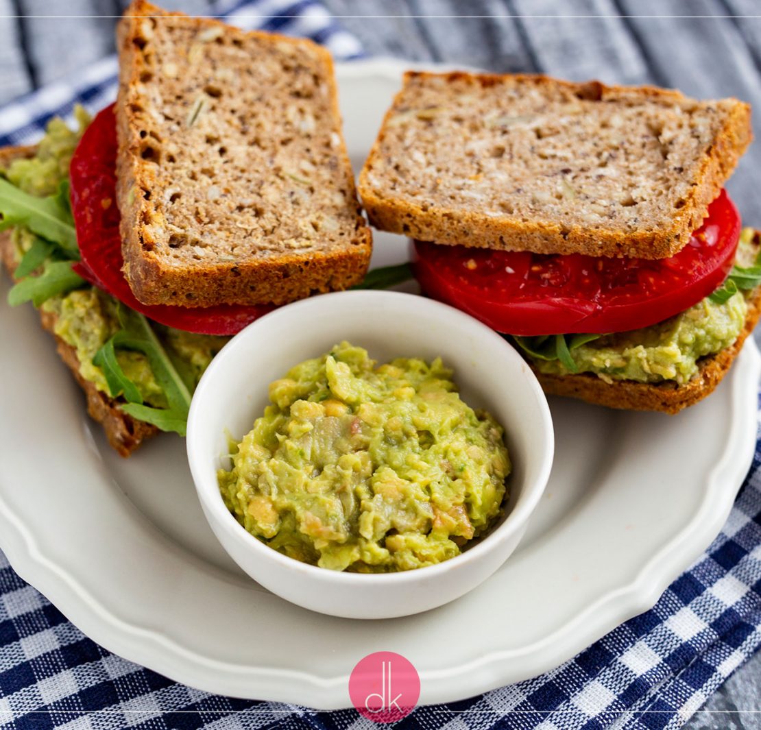 Pasta z ciecierzycy z awokado