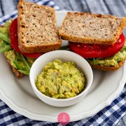 Pasta z ciecierzycy z awokado