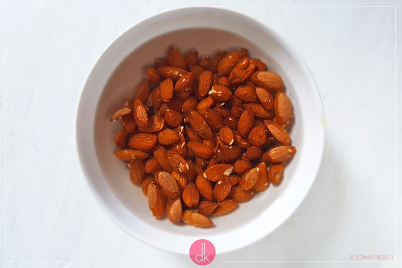 Blanszowane migdały - moczenie