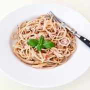 Makaron z szynką i mascarpone